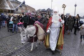 Der Nikolaus zu Besuch im Düsseldorfer Rathaus