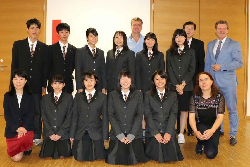 Japanische Schülerinnen und Schüler besuchten das Rathaus